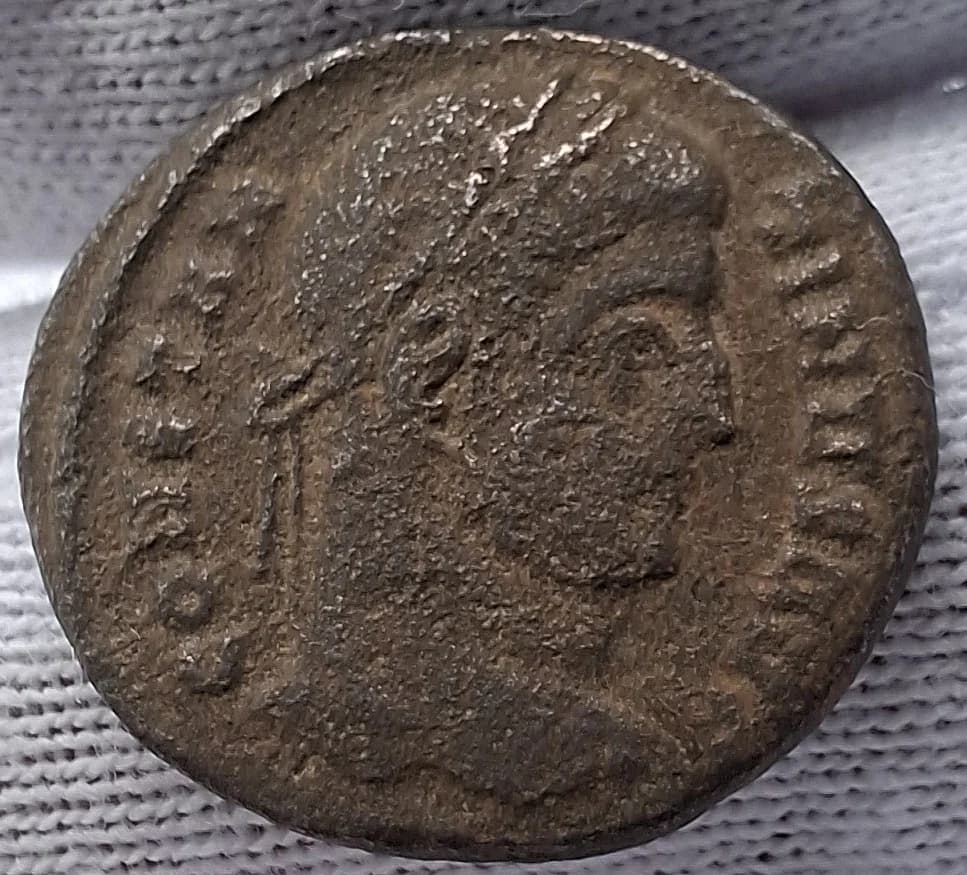 Anverso da moeda TH-N-0035 — Constantino I. Nummus ou follis reduzido