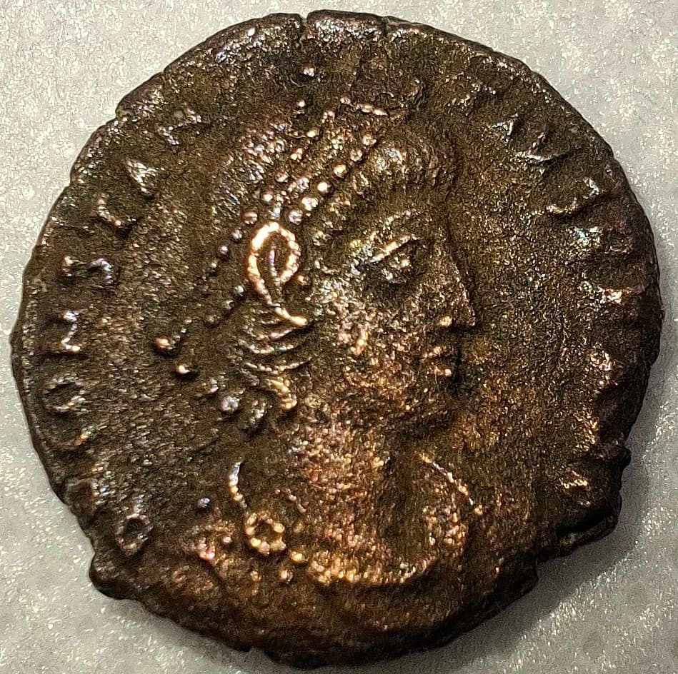 Anverso ampliado da moeda TH-N-0051 — Constâncio II