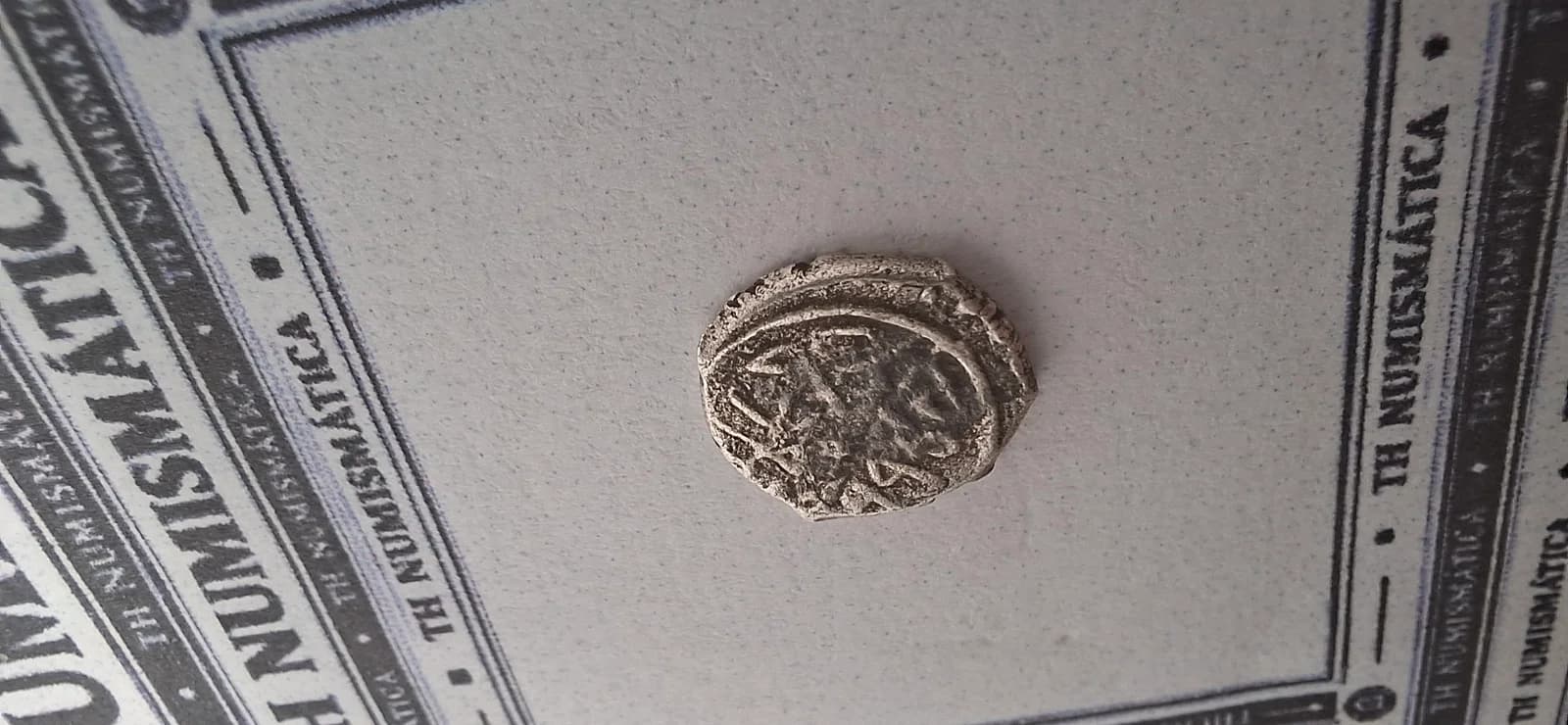 Lateral da moeda TH-N-0095 — Maomé II, o Conquistador. Akçe
