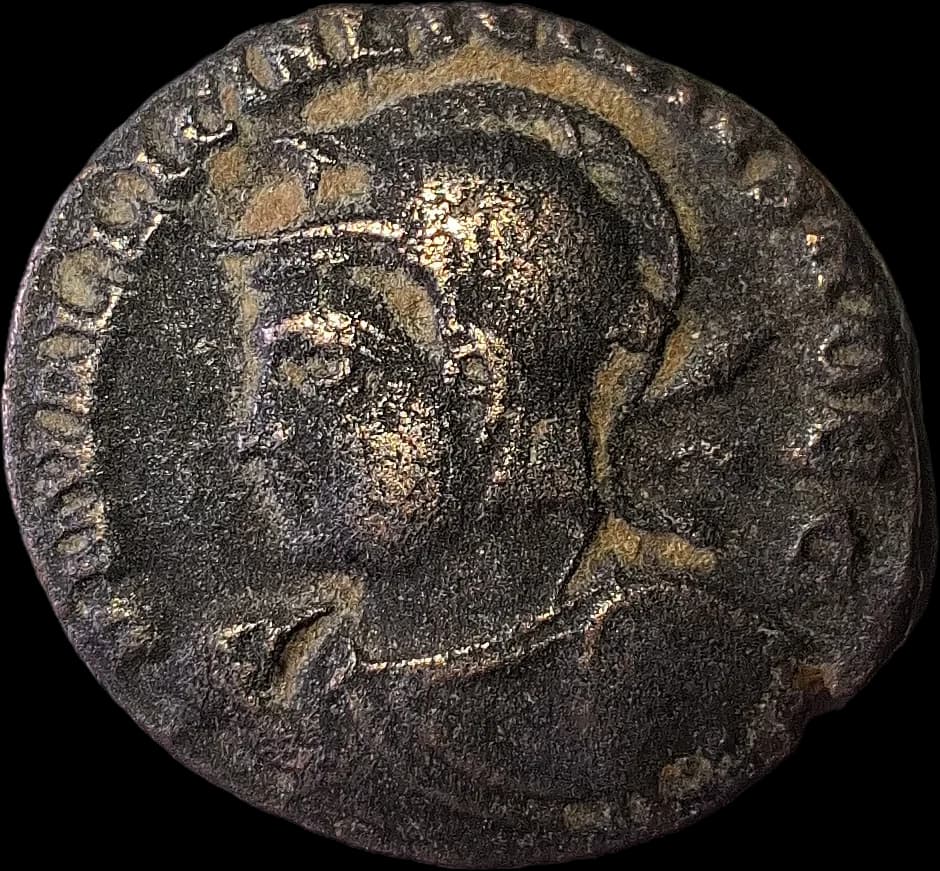 Anverso ampliado da moeda TH-N-0106 — Licínio II como César. Follis ou nummus