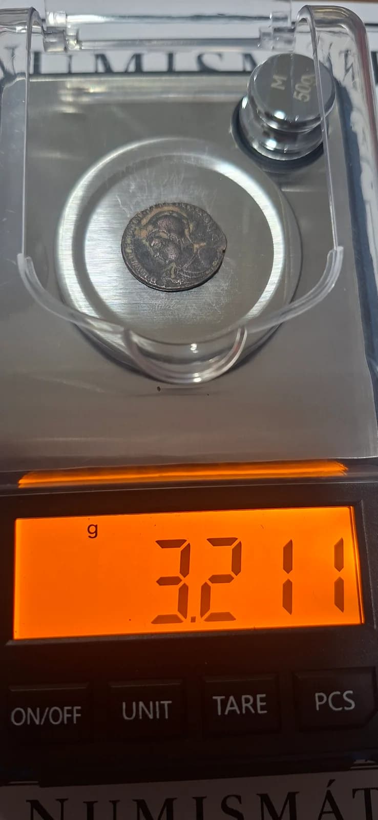 Peso (balança) da moeda TH-N-0106 — Licínio II como César. Follis ou nummus