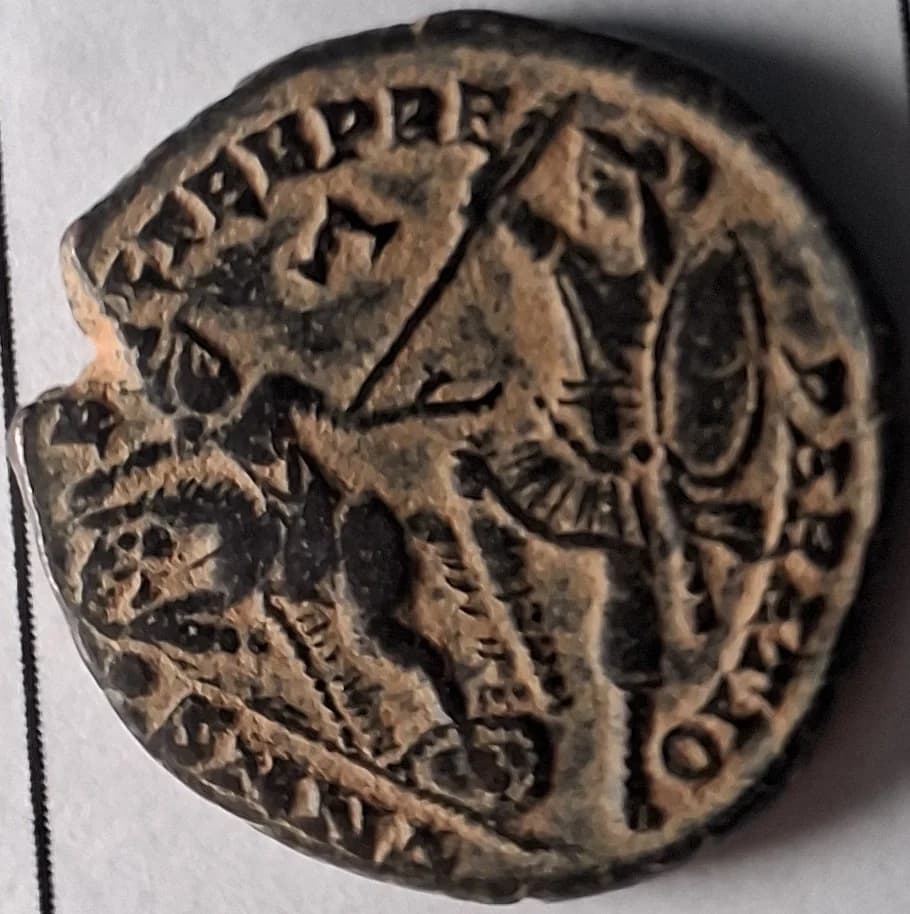 Reverso ampliado da moeda TH-N-0108 — Constâncio II. Maiorina