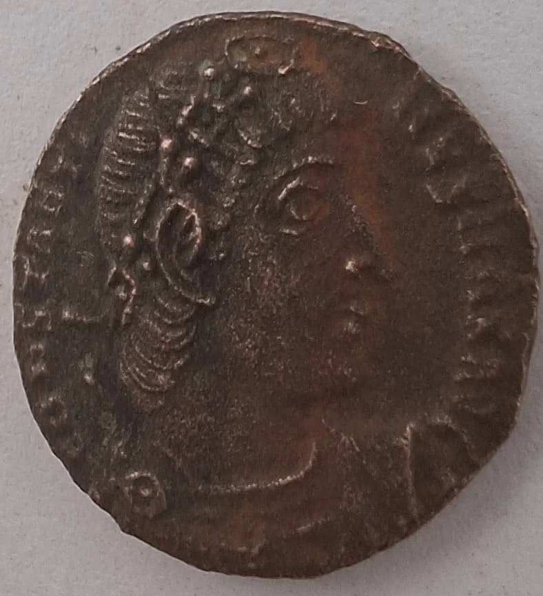 Anverso ampliado da moeda TH-N-0193 — Constantino I. Follis