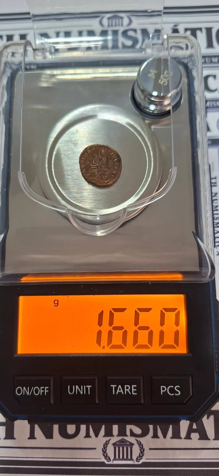 Peso (balança) da moeda TH-N-0228 — Maximino II. Fração AE, emissão de perseguição